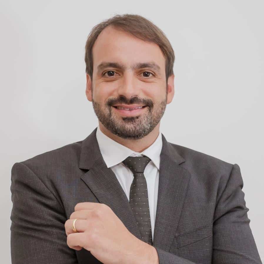 Acelerador comercial, crescimento de vendas, consultor de negócios, treinamento de vendas, estratégias de marketing, desenvolvimento de equipe, coaching empresarial, sucesso comercial, inovação em vendas, aceleração de negócios.